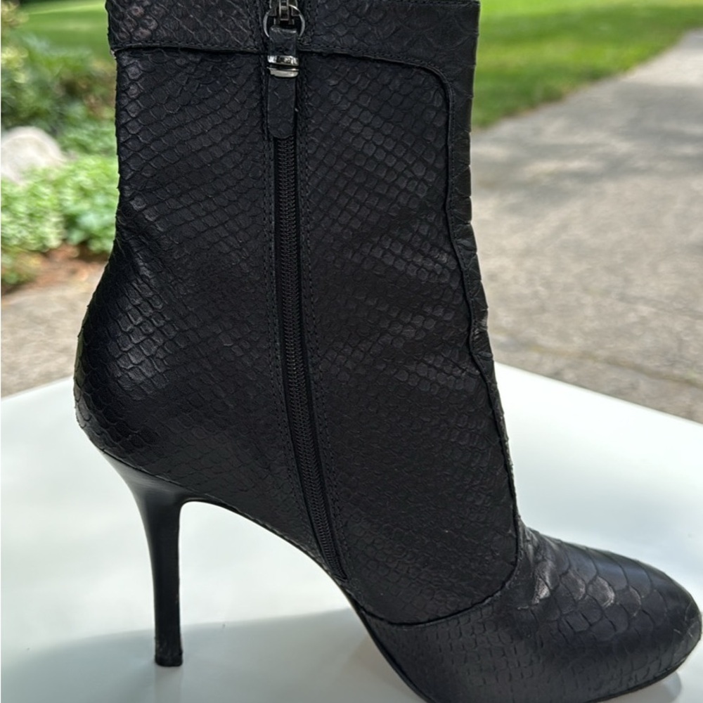 Via Spiga Black Ankle Booties with Textured Finish